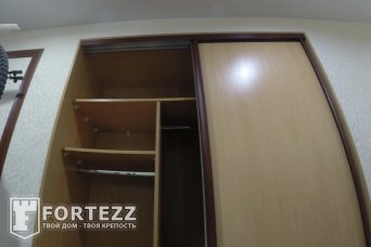 Встроенный шкаф купе в коридоре