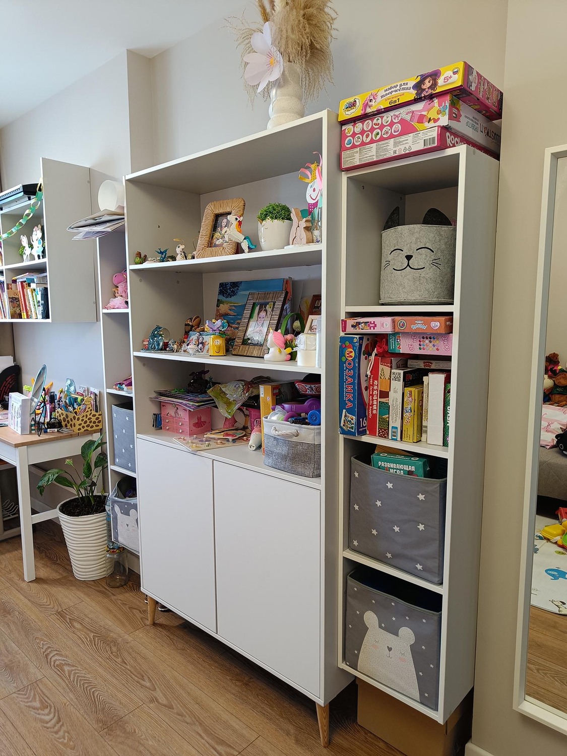 Комплект мебели в детскую