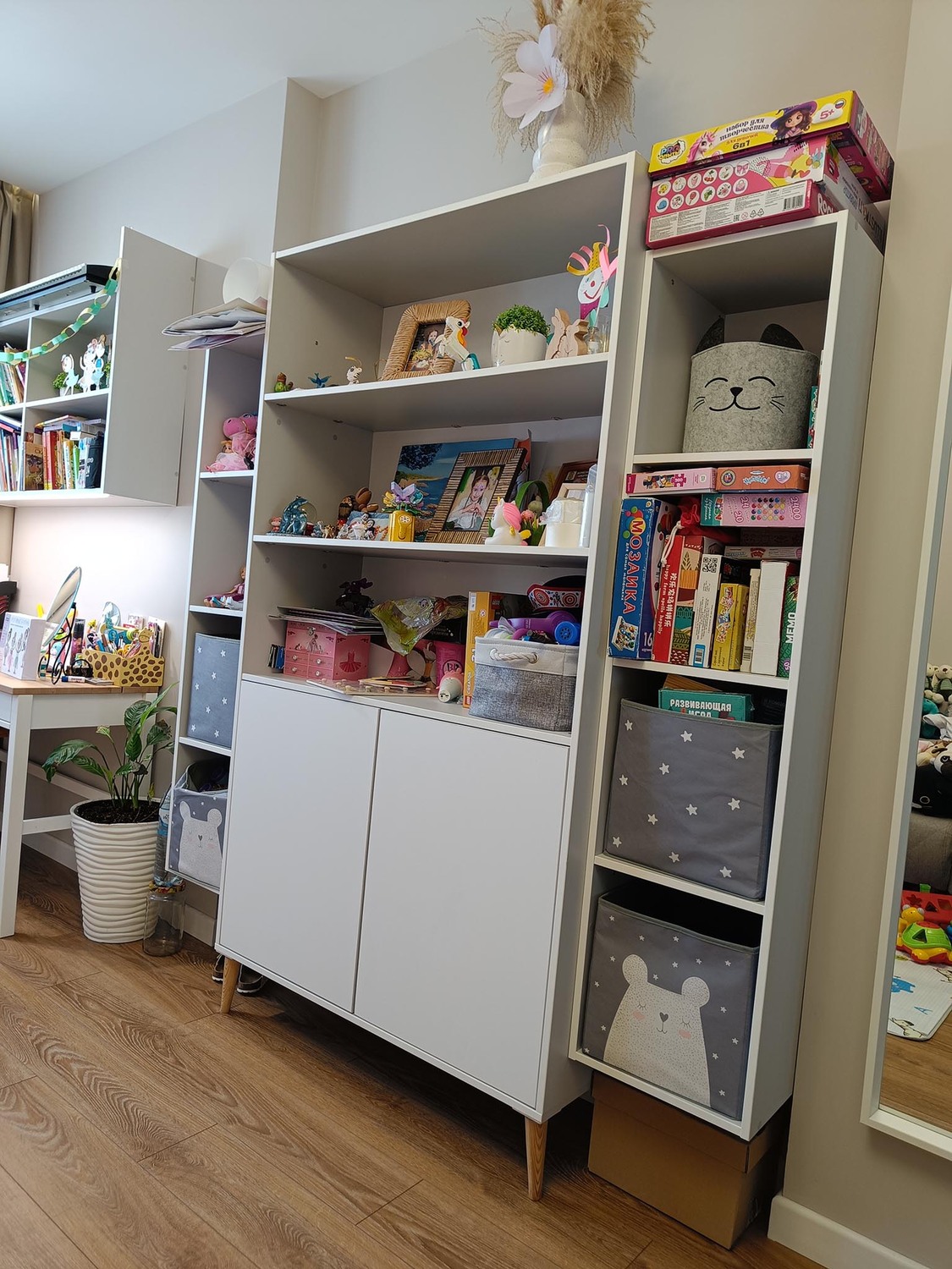 Комплект мебели в детскую