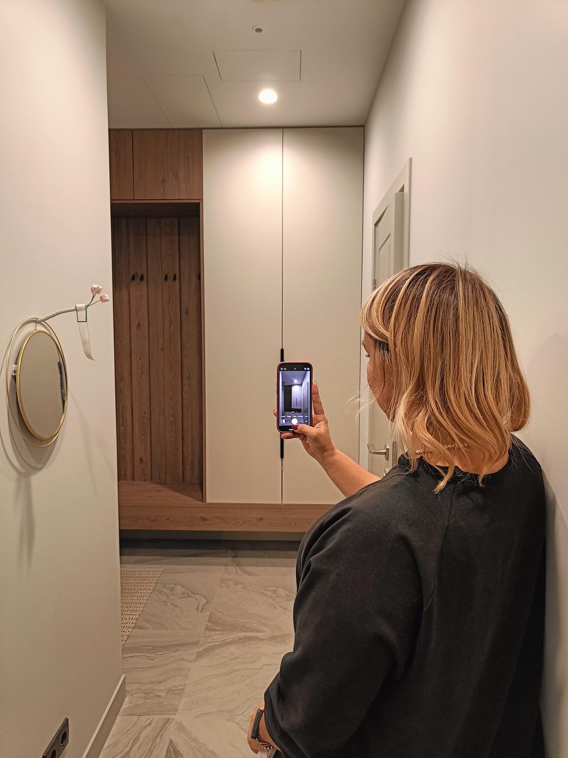 Зеркальные двери купе с раскладкой в проём