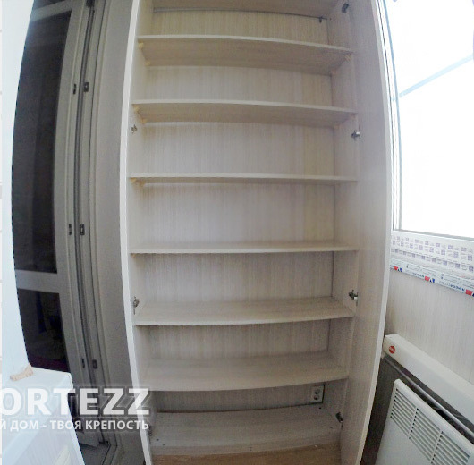 Зеркальные двери купе с раскладкой в проём